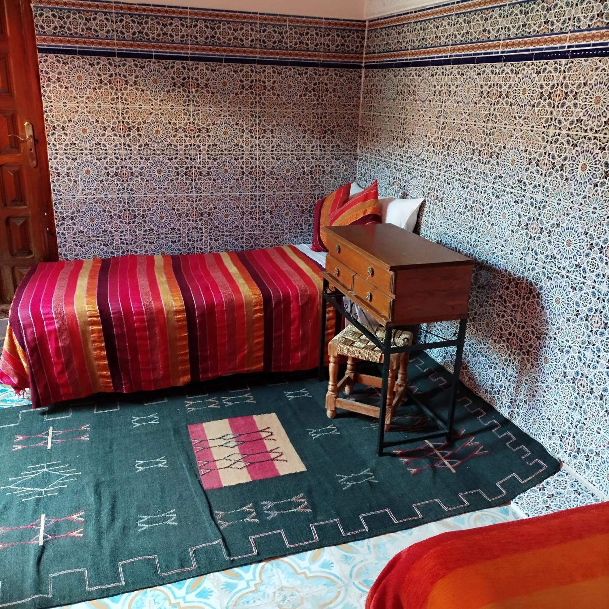 Ryad Bab Berdaine Meknès Rum bild